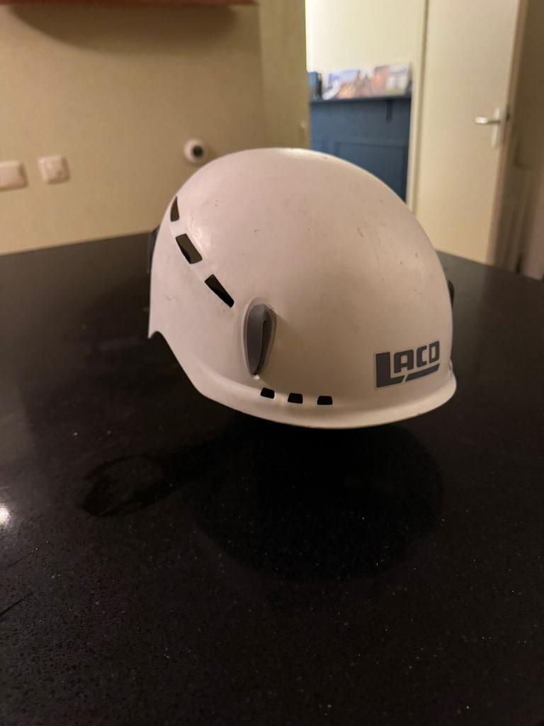 Witte Lacd Klimhelm, Sport en Fitness, Klimsport, Zo goed als nieuw, Klimsport-accessoire, Ophalen