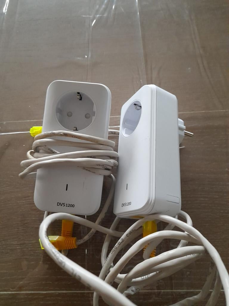 Te koop zgan 3x WiFi versterker met kabel DVS-1200 Kpn, Ophalen of Verzenden, Zo goed als nieuw, Kpn