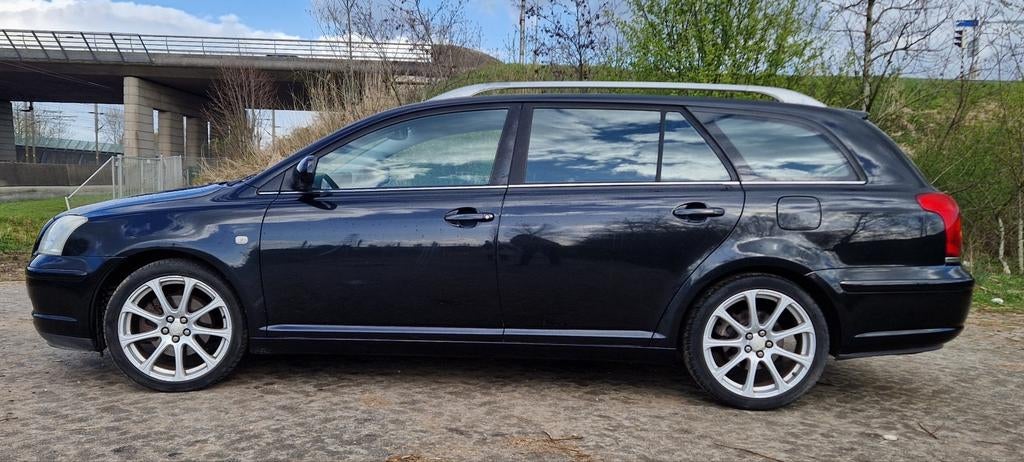 Toyota Avensis 2.0 16V WGN Linea Luna 2003 Zwart, Auto's, Voorwielaandrijving, Stof, Avensis, Zwart