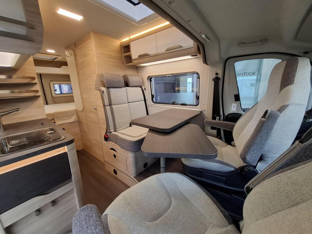 2020 Knaus BoxStar 600 140PK Dwarsbed Trekhaak 24000Km, Caravans en Kamperen, Campers, Luifel, Ringverwarming, Fiat, Bedrijf