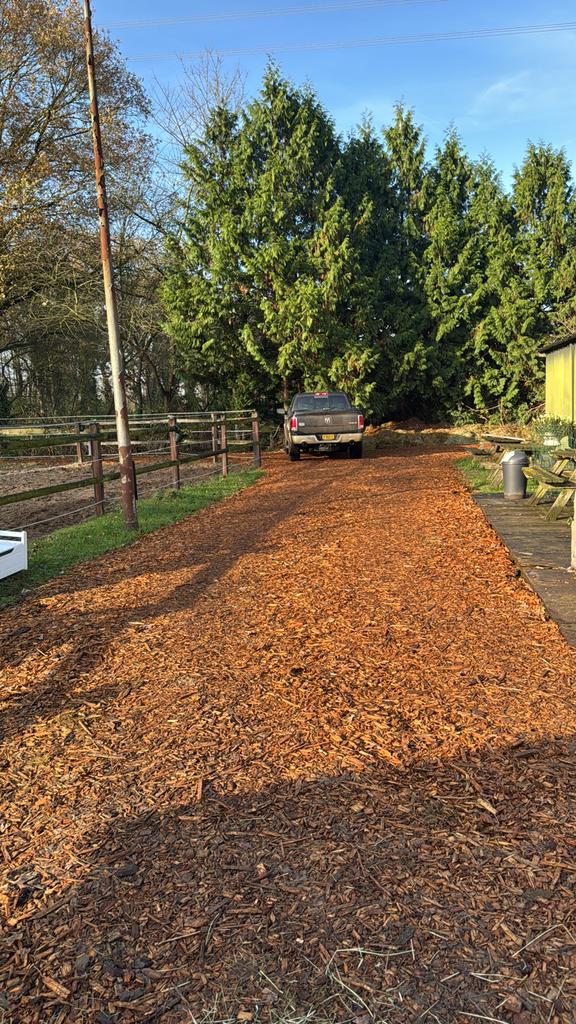 Houtsnippers ongeveer 50 kub, Tuin en Terras, Overige Tuin en Terras, Ophalen, Zo goed als nieuw