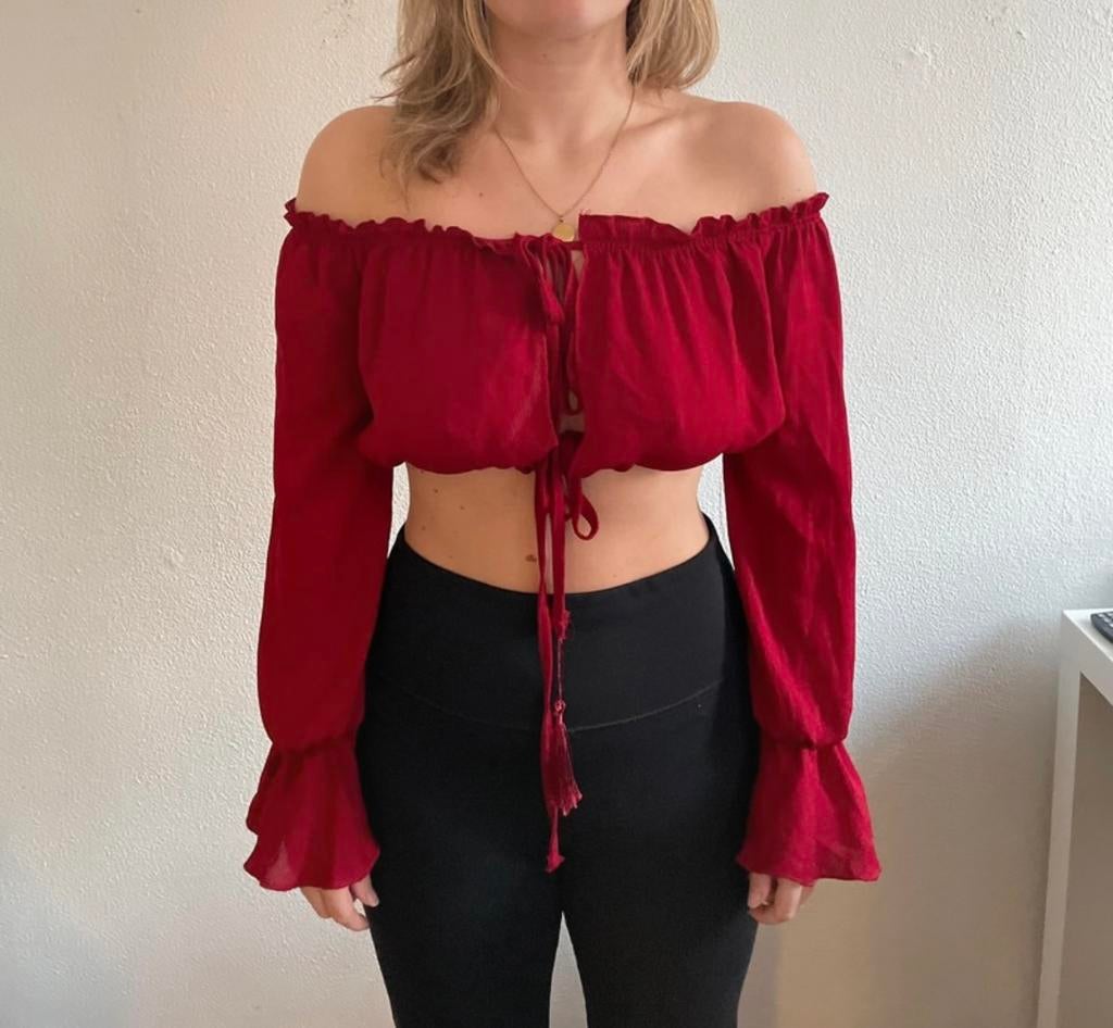 Rode off-shoulder crop top, Kleding | Dames, Tops, Maat 38/40 (M), Ophalen of Verzenden, Zo goed als nieuw, Lange mouw