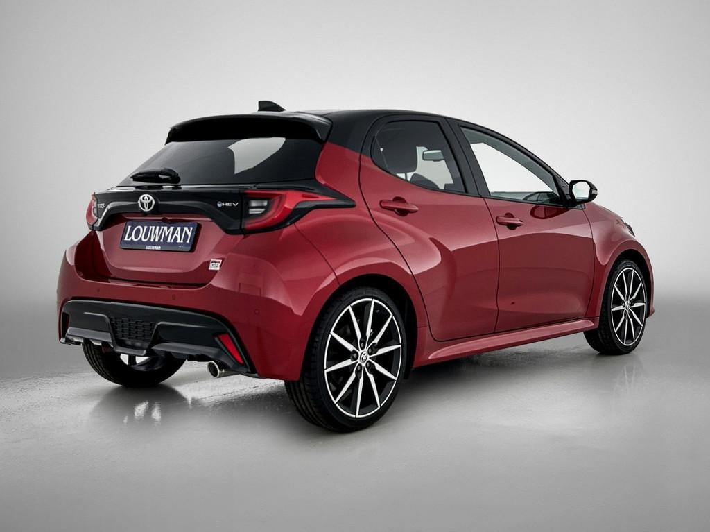 Toyota Yaris 1.5 Hybrid 130 GR Sport Plus Pack | DEMO & DIRE, Auto's, Toyota, 450 kg, Hybride Elektrisch/Benzine, Yaris, Onderhoudsboekje