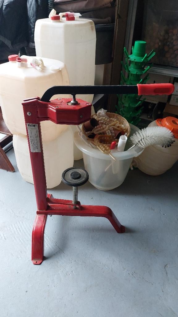 wijn maakspullen kurkapparaat, Ophalen, Gebruikt