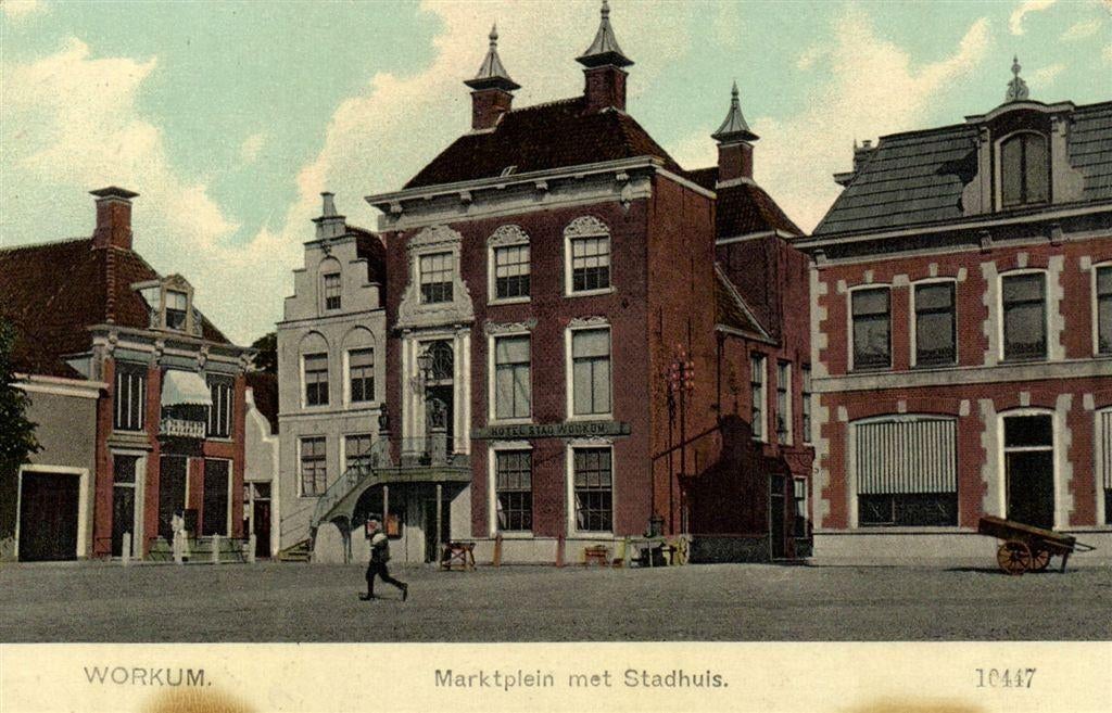Workum. - Marktplein met Stadhuis. - 1919 gelopen, Ophalen of Verzenden, Voor 1920, Gelopen, Noord-Brabant