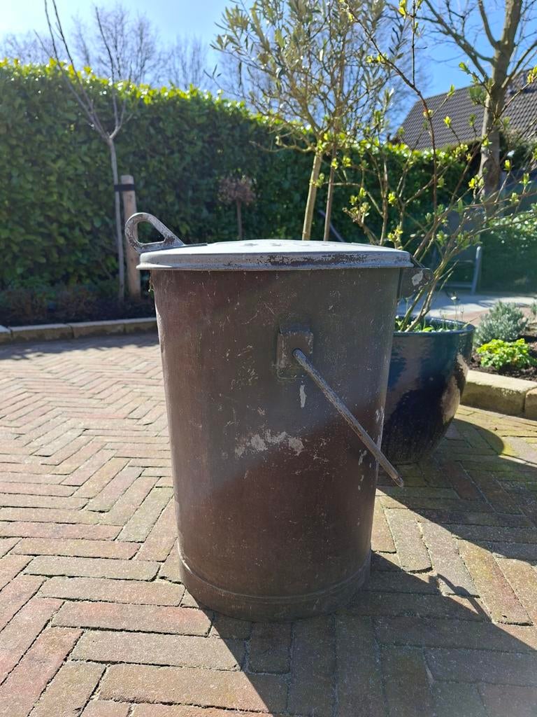 Oude vuilnisemmer van zink Slochteren, Ophalen