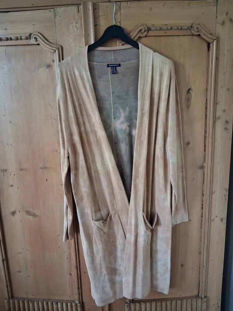 Lange beige cardigan met knopen op de rug - [QUESTION?], Kleding | Dames, Beige, Maat 46/48 (XL) of groter, Ophalen of Verzenden