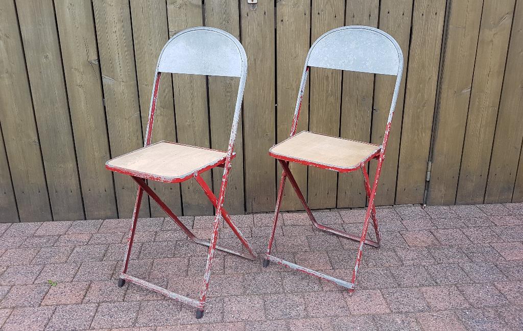 2 ODA industriële klapstoelen / brocante caféstoelen, Gebruikt, Twee, Ophalen of Verzenden, Metaal