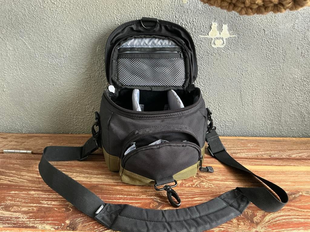 Canon cameratas plus camera en oplader., Audio, Tv en Foto, Fotografie | Fototassen, Ophalen of Verzenden, Gebruikt, Canon