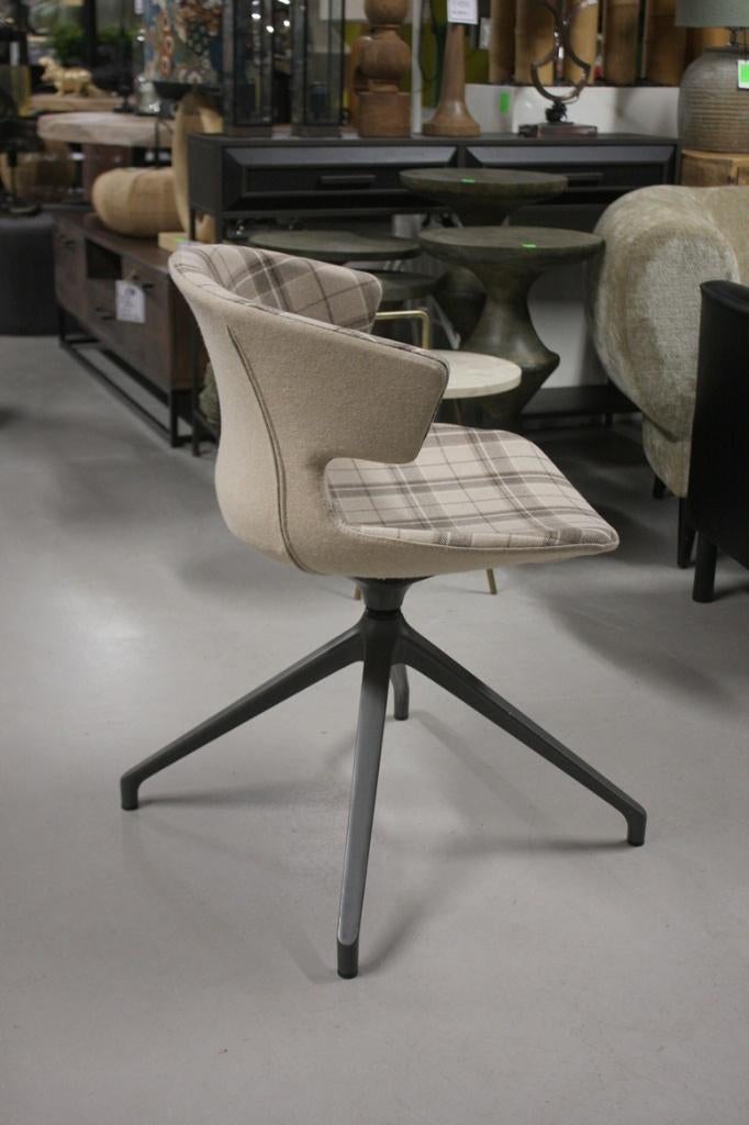 4 x luxe eetkamerstoel COVE Dorigo design draaibaar beige, Ophalen, Overige kleuren, Zo goed als nieuw, Stof