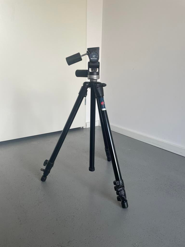 Manfrotto uitschuifbaar statief, Audio, Tv en Foto, Ophalen of Verzenden, Zo goed als nieuw, 175 cm of meer, Driepoot