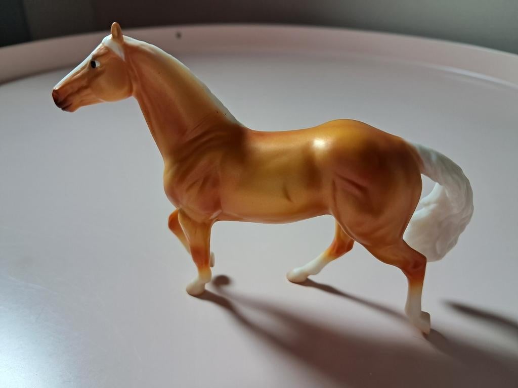 Breyer palomino quarter paard, Verzamelen, Dierenverzamelingen, Ophalen of Verzenden, Zo goed als nieuw, Paard, Beeldje of Figuurtje