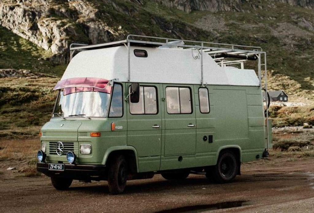 Mercedes 408 Off-grid oldtimer 4-persoons camper instapklaar, Chemisch toilet, Buscamper of Camperbus, Ringverwarming, Achteruitrijcamera