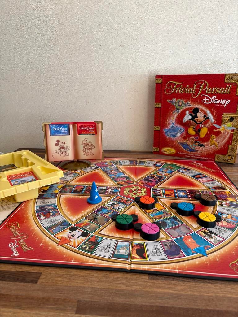 Trivial Pursuit Disney Editie Bordspel, Hobby en Vrije tijd, Gezelschapsspellen | Bordspellen, Drie of vier spelers, Ophalen of Verzenden