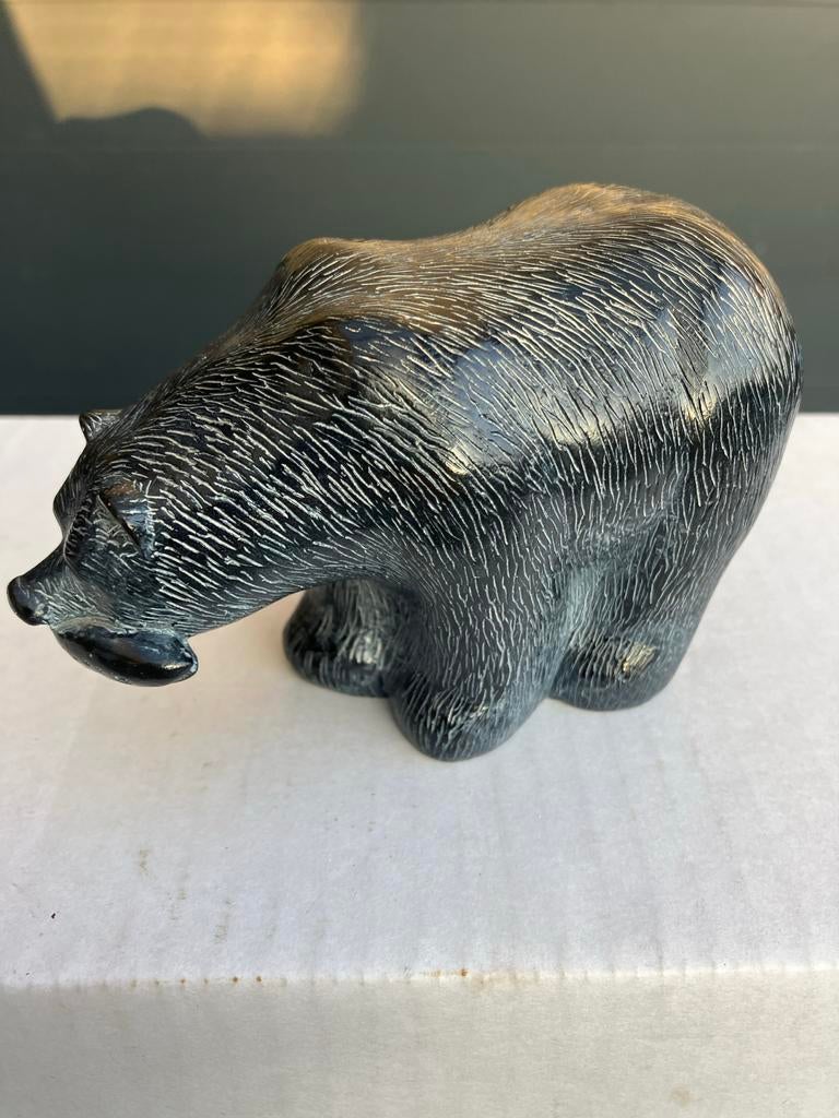 Decoratief Beeldje: Zwarte Beer met Vis, Ophalen of Verzenden, Zo goed als nieuw, Dier