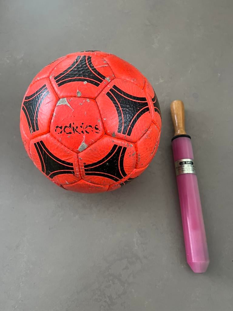 Vintage Adidas Tango voetbal oranje/zwart, Maat M, Ophalen of Verzenden, Gebruikt, Bal