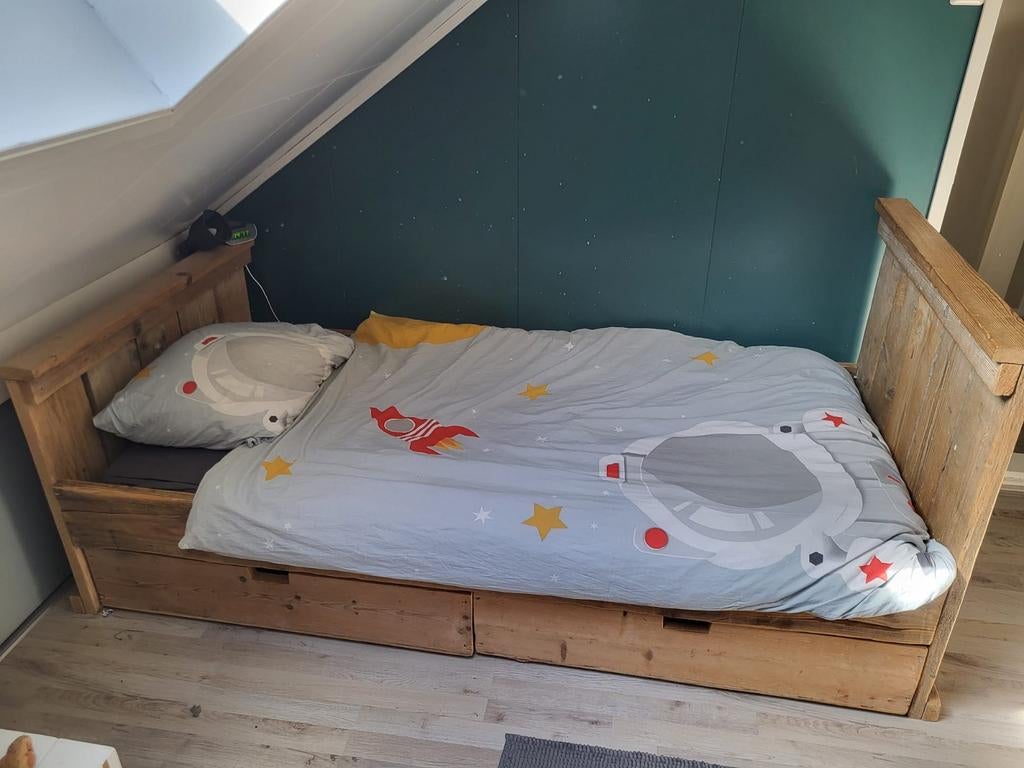 Steigerhouten 1 persoonsbed met 2 lades, Ophalen, 85 tot 100 cm, Gebruikt, Lattenbodem