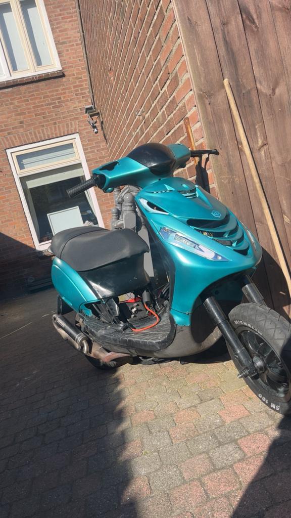 Piaggio zip, Fietsen en Brommers, Scooters | Piaggio, Ophalen of Verzenden, Zo goed als nieuw, Benzine, Zip
