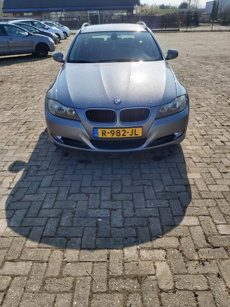 BMW 3-Serie 2.0 318 I Touring 2010 Grijs, Auto's, BMW, Zwart, Handgeschakeld, 1405 kg, 3-Serie
