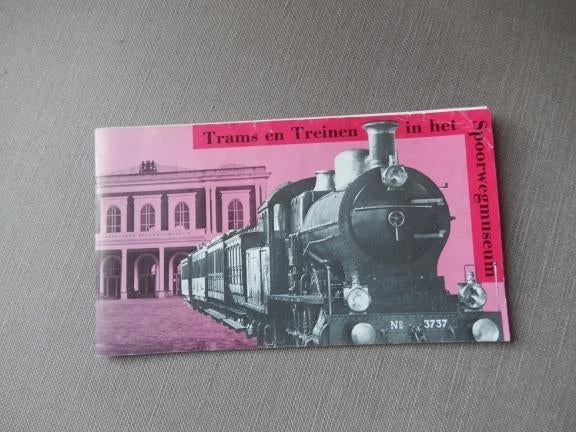 Catalogus Trams en Treinen in het Spoorwegmuseum, Ophalen of Verzenden, Gelezen, Trein