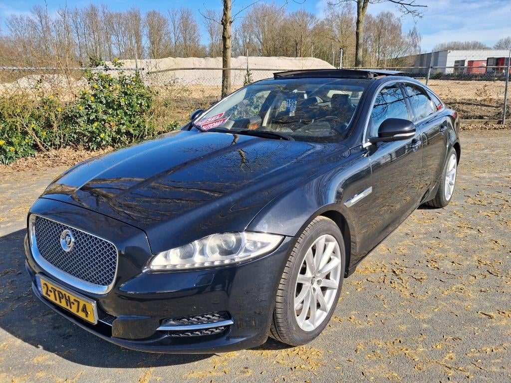 Jaguar XJ 3.0 V6 D PREMIUM LUXURY AUTO MET NW APK INST AUTO, Auto's, Euro 5, Achterwielaandrijving, Zwart, 2993 cc