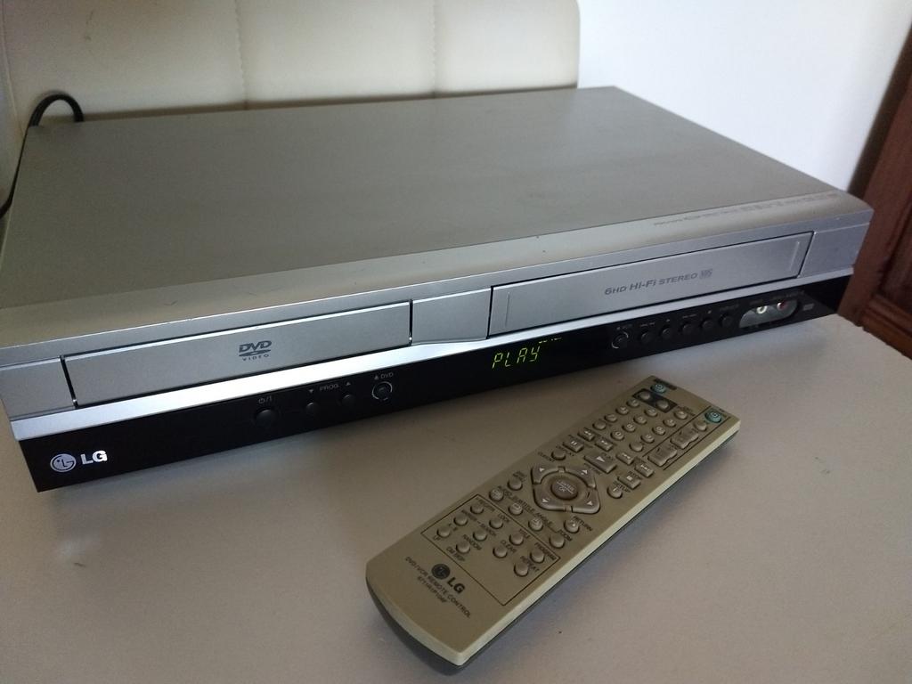Goede Lg Dvd speler en Vhs Videorecorder Combi, Audio, Tv en Foto, Videospelers, Ophalen, Zo goed als nieuw, Overige typen