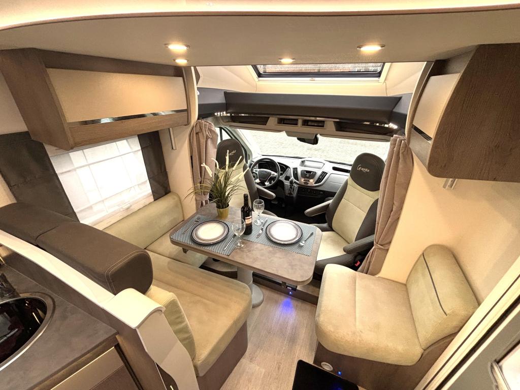 Challenger Graphite 288 AUTOMAAT 15.000KM! QUEENSBED HEFBED, Automaat, Ford, Bedrijf, Diesel