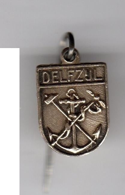 Speldje OUDE WAPEN DELFZIJL ANKER HAMER MERCURIUSSTAF (A4), Ophalen of Verzenden, Gebruikt, Overige onderwerpen