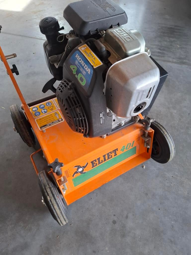 Huur verticuteermachine Eliet, Ophalen, 50 cm of meer