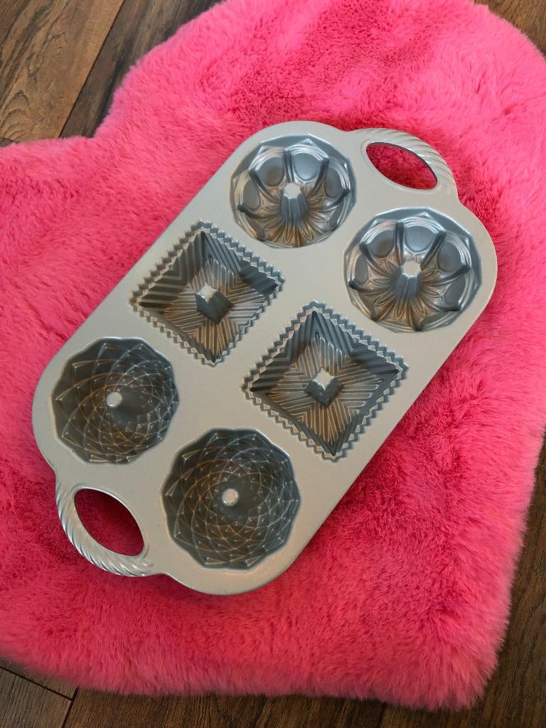 Nordic Ware | Geo bundlette | mini tulband bakvorm, Ophalen of Verzenden, Zo goed als nieuw, Cupcakes, Bakvorm