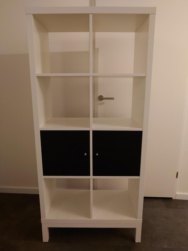 Ikea Kallax 2x4 wit + 2x zwartbruine deurtjes + onderstel, Ophalen, 100 tot 150 cm, 50 tot 100 cm, Zo goed als nieuw