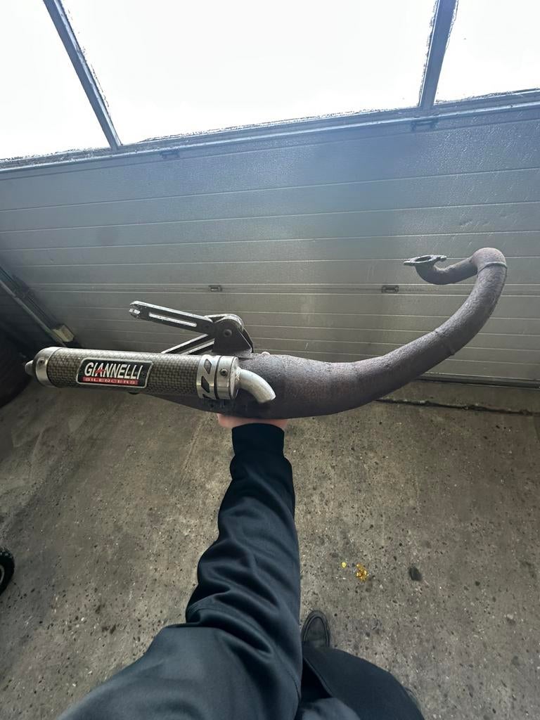 Giannelli terugloop uitlaat, Ophalen