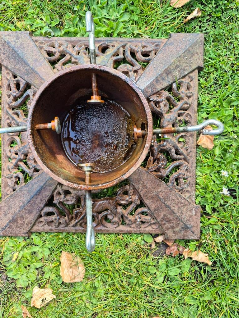 gietijzeren kerstboomstander, Ophalen, Gebruikt