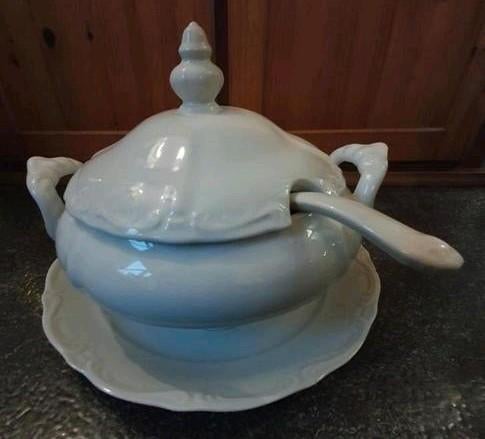 Brocante soepterrine met onderbord en lepel. En meer..., Antiek en Kunst, Antiek | Servies los, Ophalen