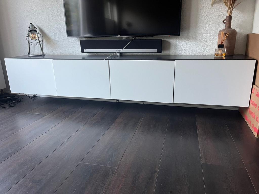 IKEA tv kast bruin en wit, Gebruikt, 150 discs of meer, Ophalen of Verzenden, Cd's