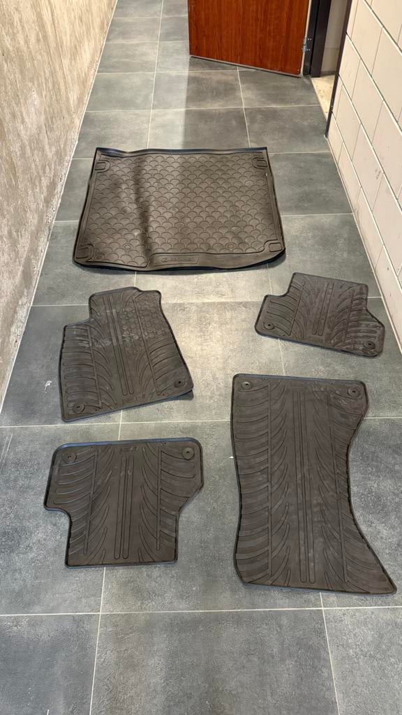 Rubbermattenset Audi A4 b9 Gledring, Auto diversen, Automatten, Ophalen, Zo goed als nieuw