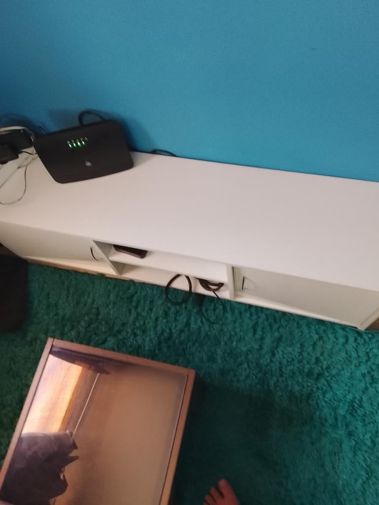 Wit televisiemeubel, Ophalen