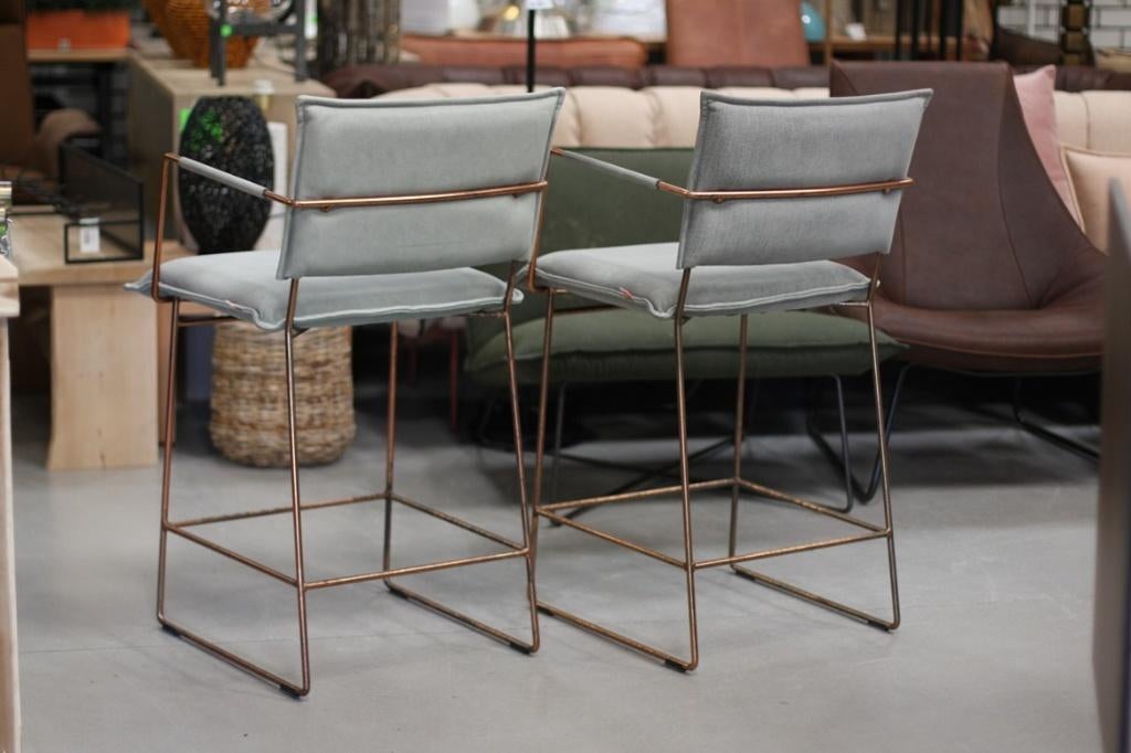 2 luxe barstoel Norman Jess metaal koper leer lichtblauw, Ophalen, Met voetsteun, 60 tot 90 cm, Zo goed als nieuw