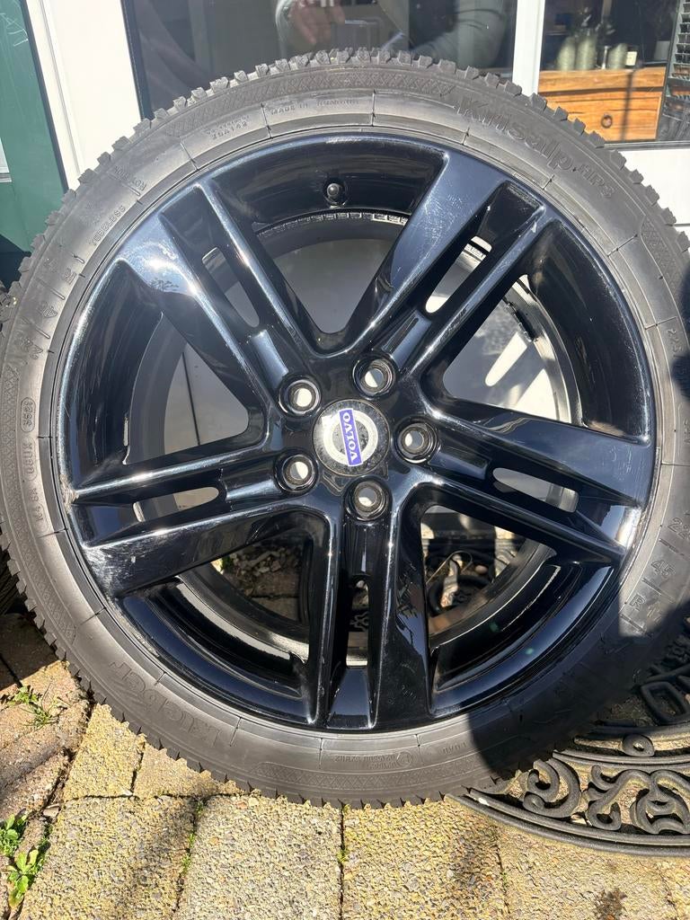 Originele 17 inch Volvo velgen met winterbanden, Auto-onderdelen, Banden en Velgen, Ophalen, Gebruikt, Banden en Velgen, 17 inch
