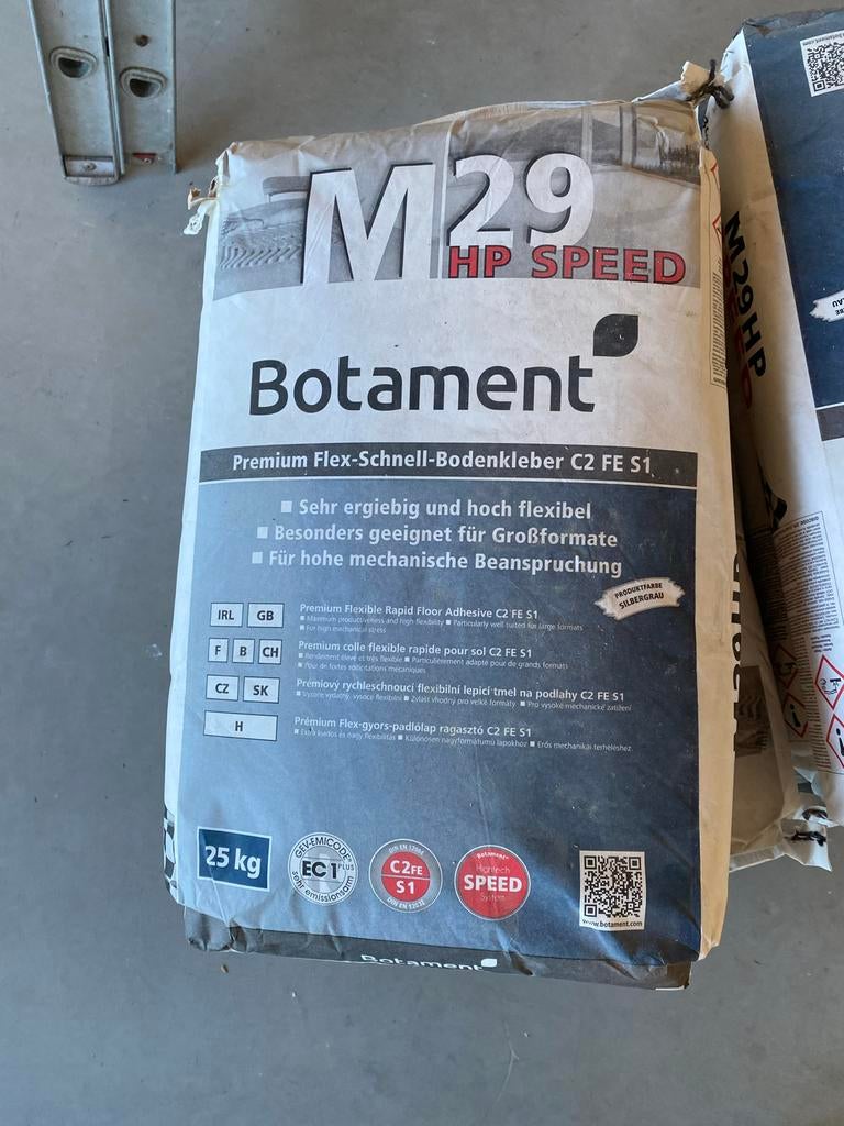 Tegellijm en voegmortel - 8 zakken tegellijm, 1 zak voegmort, Doe-het-zelf en Verbouw, Tegels, Nieuw, Ophalen