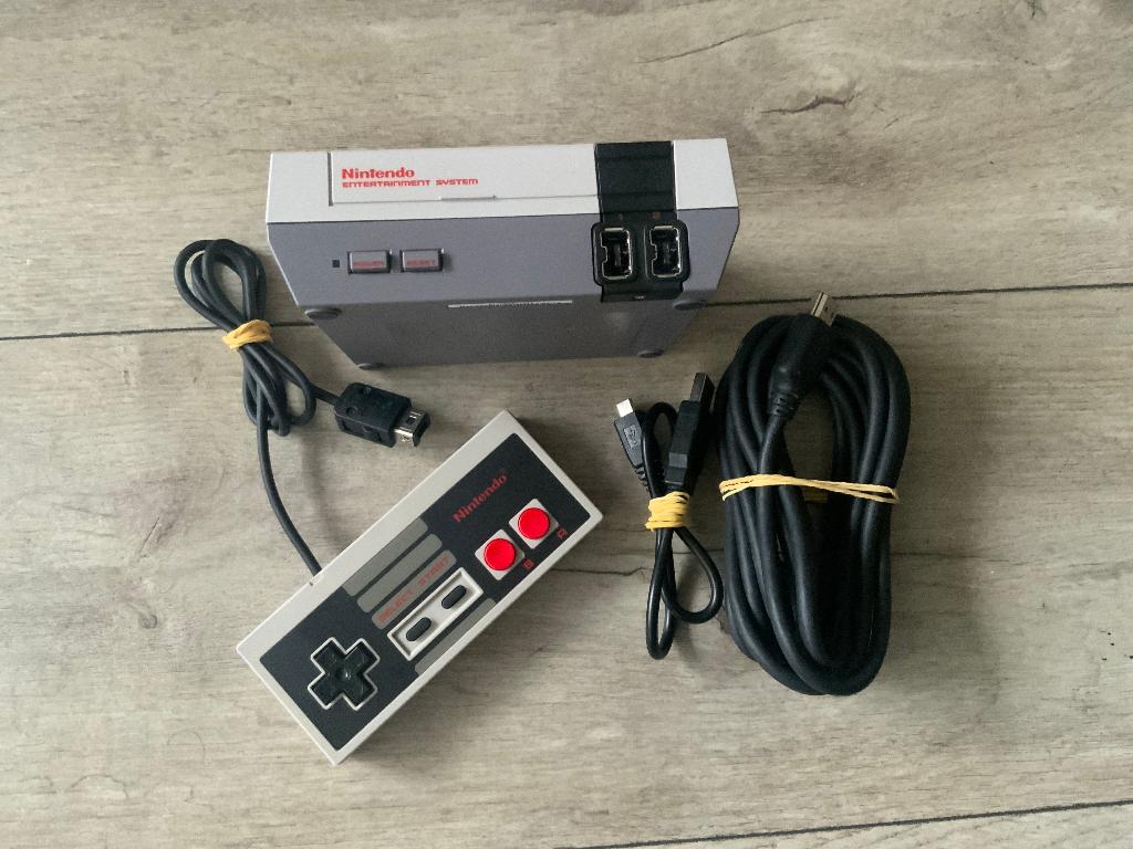 Mini Nes met veel spellen + Controller Nintendo Nes Classic, Spelcomputers en Games, Games | Nintendo NES, Avontuur en Actie, 1 speler