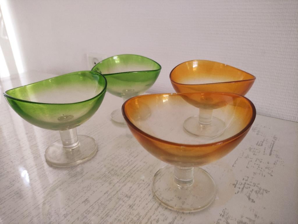 Leonardo gekleurd glaswerk: 21 items (glazen en ijscoupes), Verzamelen, Glas en Borrelglaasjes, Ophalen, Zo goed als nieuw, Frisdrankglas