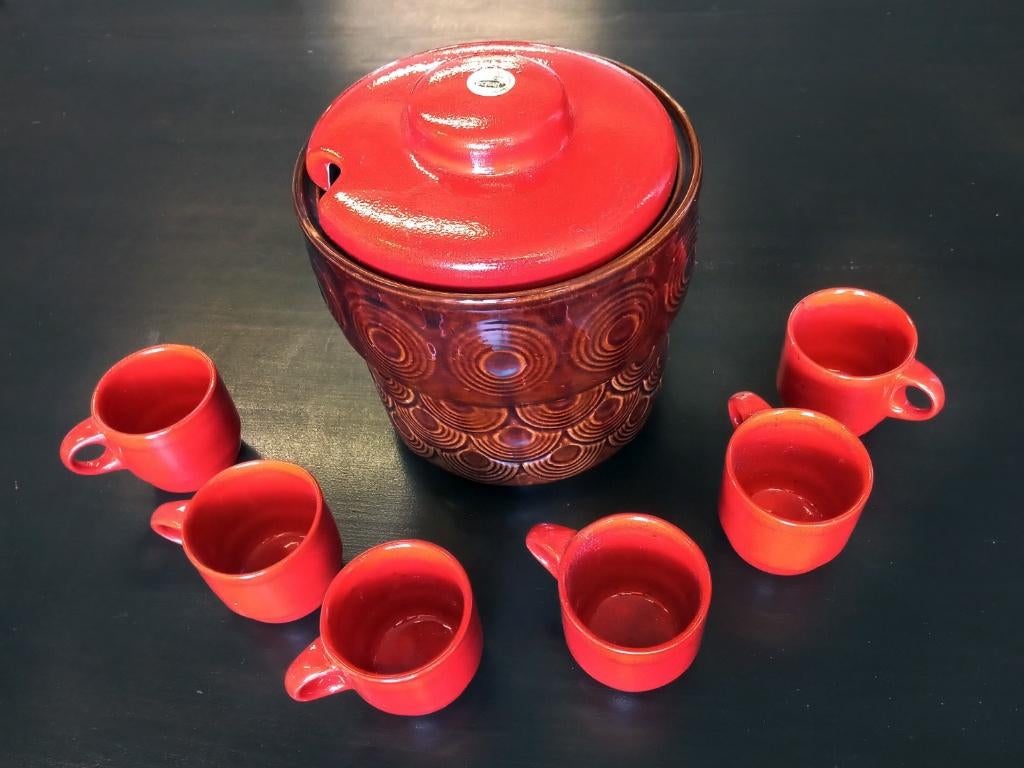 Jasba pot en 6 bekers van rood en bruin aardewerk, Gebruikt, Ophalen of Verzenden, Overige stijlen, Aardewerk
