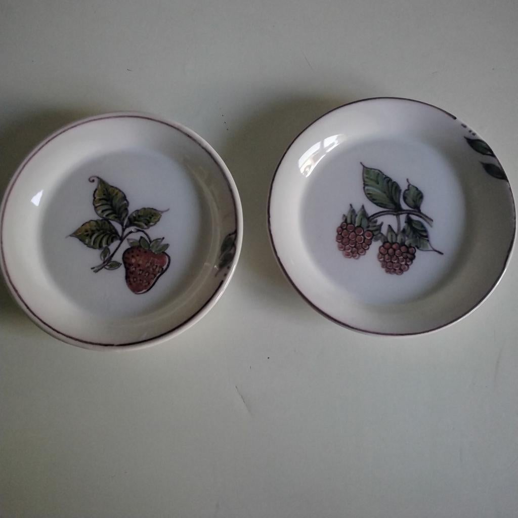 2 makkummer petitfours aardbeien en frambozen, Huis en Inrichting, Ophalen of Verzenden, Glas, Overige stijlen