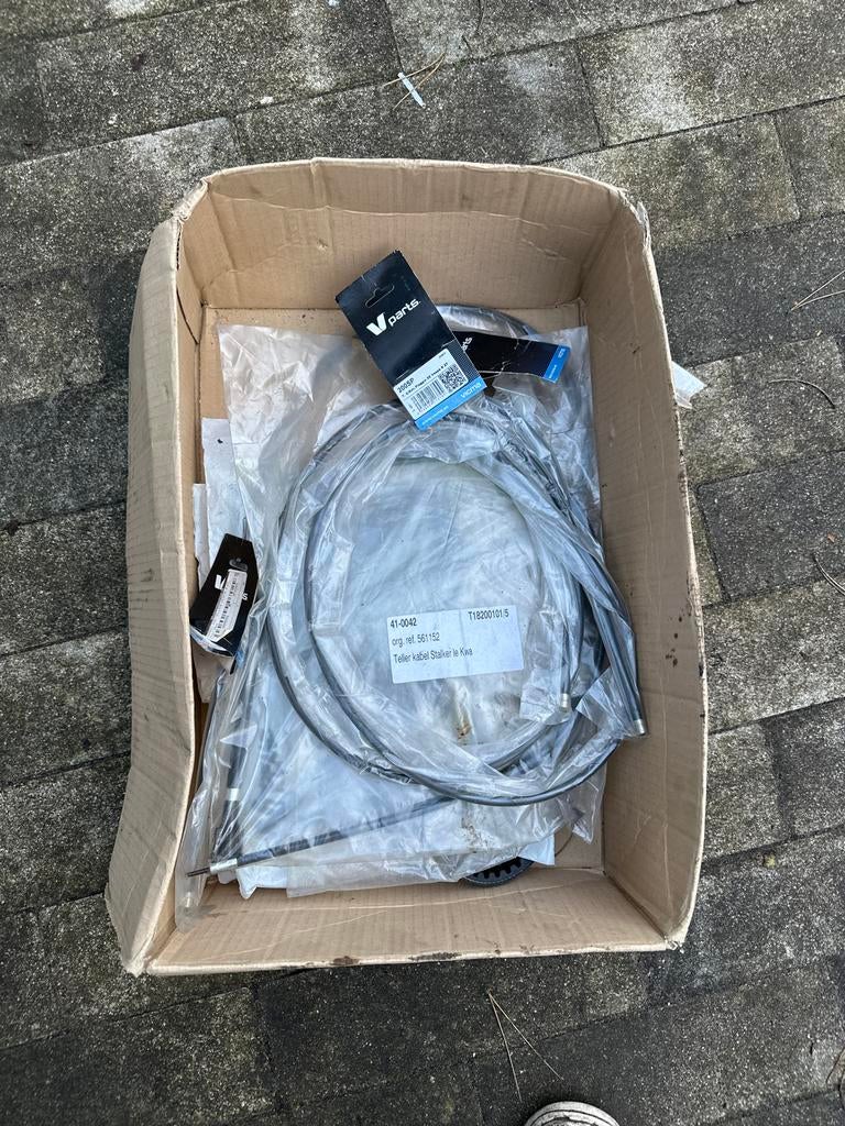 Diverse scooteronderdelen: tellerkabels en v-snaar, Fietsen en Brommers, Ophalen of Verzenden, Gebruikt, Overige typen, Piaggio