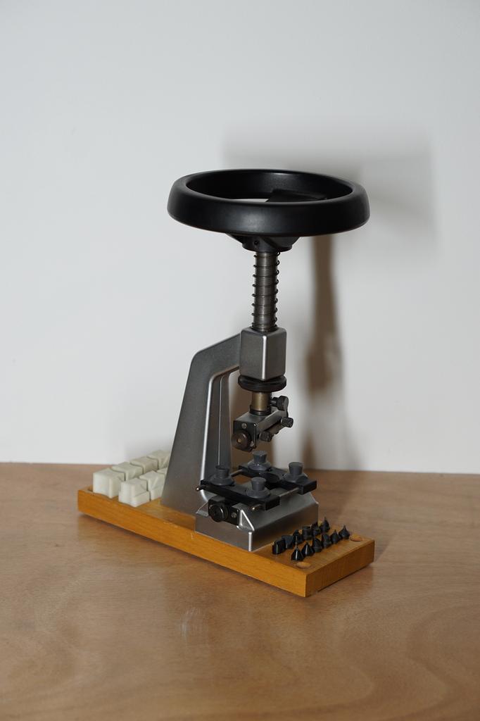 Bergeon 5700 Kastopener Horlogemaker, Antiek en Kunst, Ophalen of Verzenden