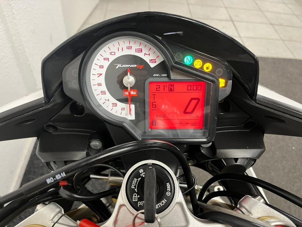 Aprilia TUONO V4 APRC (bj 2014), Motoren, Motoren | Aprilia, 4 cilinders, Motorrijbewijs A, Bedrijf, Onbekend