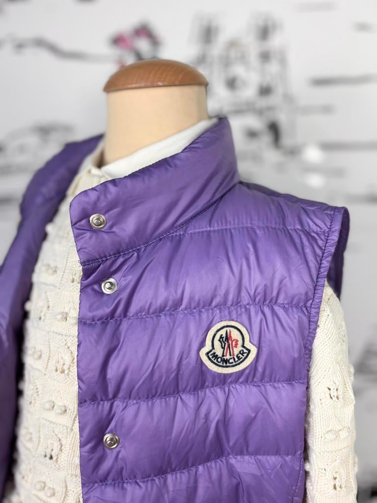 Moncler paarse Liane dons bodywarmer jas meisje maat 10, Moncler EU, Zo goed als nieuw, Moncler, Customercare@moncler.com