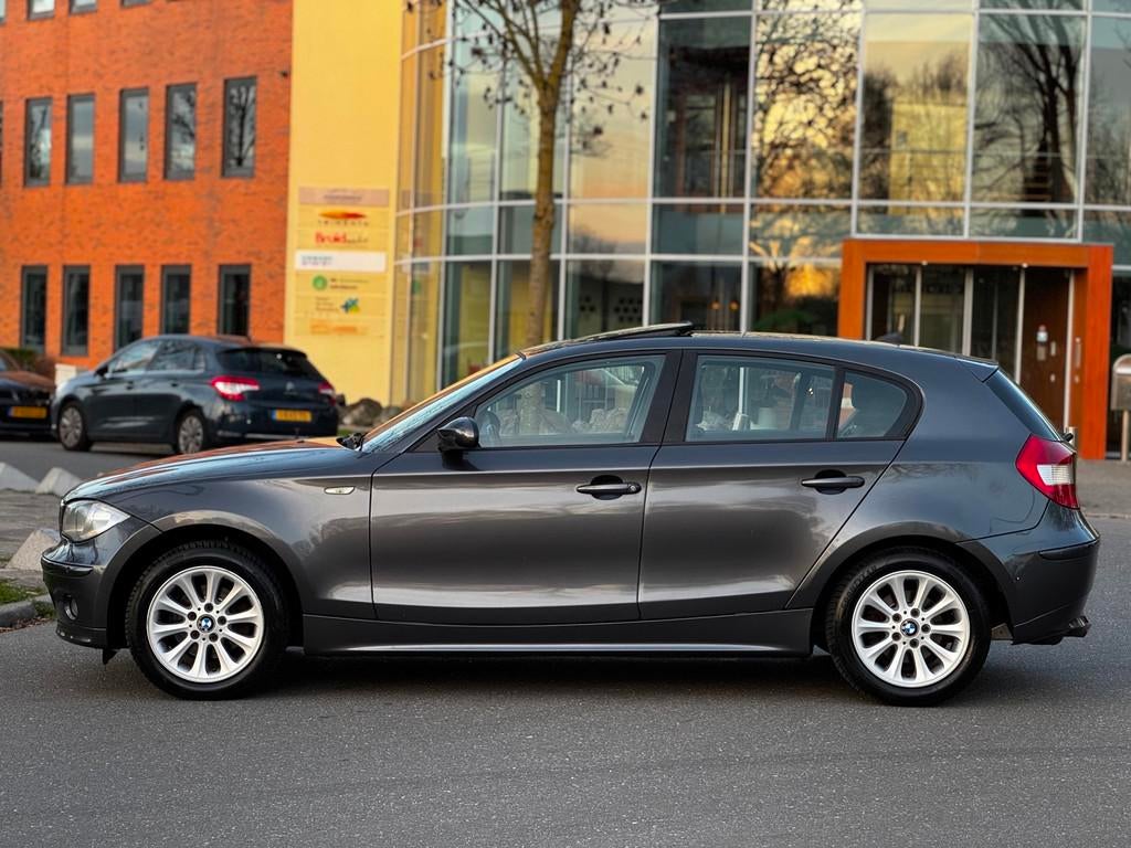 BMW 1-serie 116i Executive|SCHUIFDAK|NAVI|STOELVERW|PSENSOR|, Auto's, 1596 cc, Achterwielaandrijving, Gebruikt, 4 cilinders
