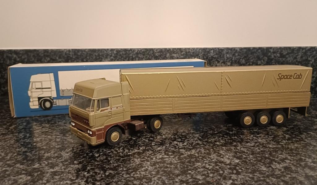 DAF 33OO Nr. 80 SpaceCab Goudkleurig, Ophalen of Verzenden, Zo goed als nieuw, Bus of Vrachtwagen, Lion Toys